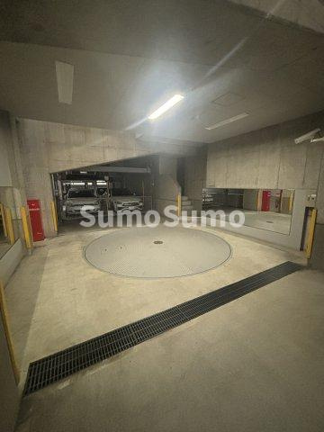 ジャルダン大阪壱番館の駐車場