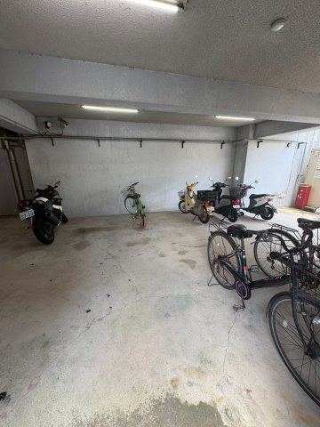 シェスタ白川台のその他共用部分|車をお持ちの方に嬉しい駐車場付きの物件です