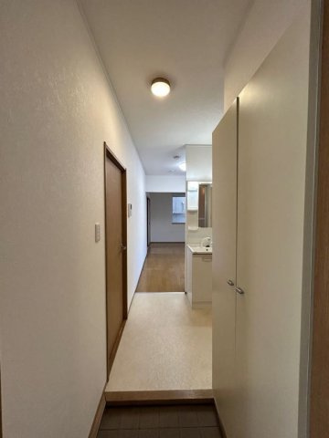 ひかりハイツの玄関