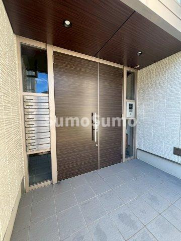 シャーメゾン朝霧IIのエントランス|毎日通るエントランスはこのようになっています