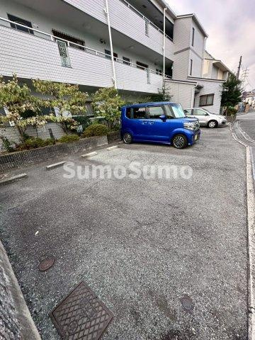 シャトーTSUDAKAの駐車場