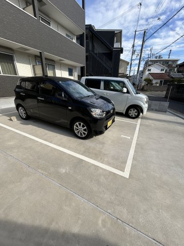 ジーメゾン垂水イースト1の駐車場
