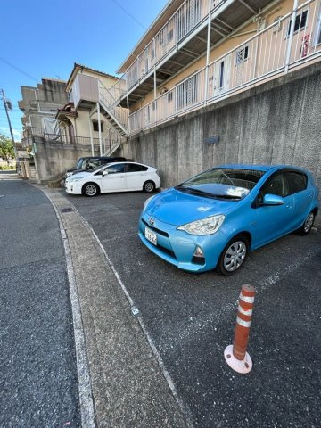 ビューラー・フジイの駐車場|駐車場に車を止められます