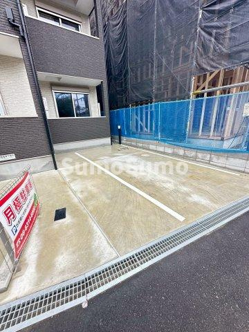 ジーメゾン大久保ルミナスの駐車場|車をお持ちの方に嬉しい駐車場付きの物件です