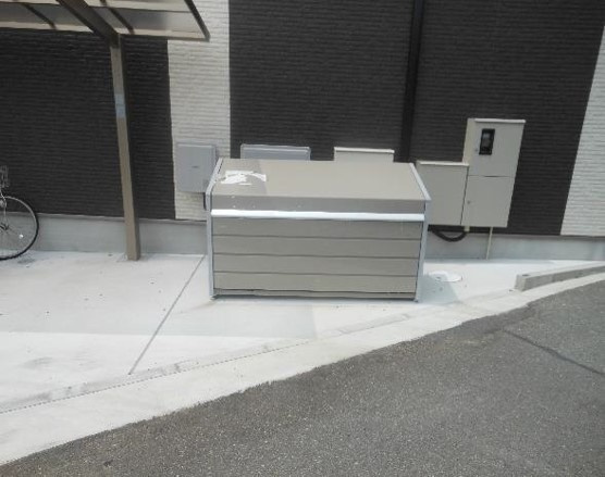ジーメゾン大久保の駐車場