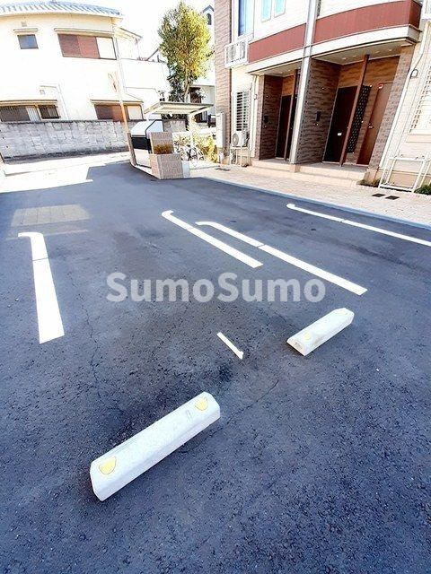 シャン・ド・プレールＡの駐車場|車をお持ちの方に嬉しい駐車場付きの物件です