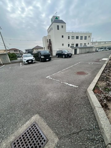 シャトー北別府の駐車場