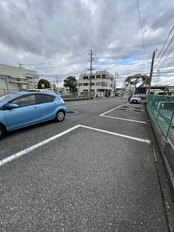 ビタミンテラス枝吉の駐車場
