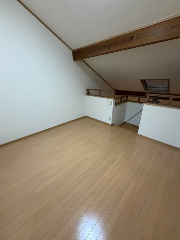 ヒルズハイムの洋室