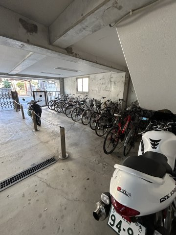 シティライフ服部の駐車場