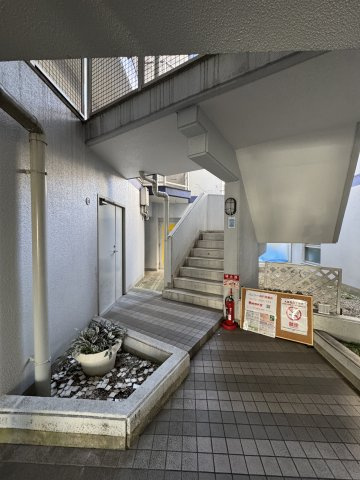 ヒルバレー妙法寺駅前のロビー|ゆとりのあるロビーです