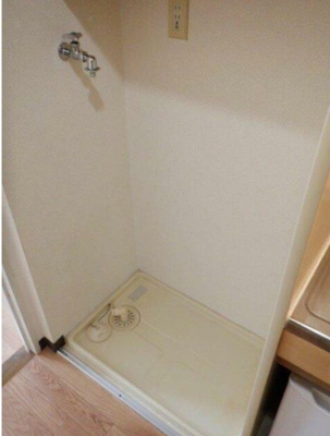 【設備】 | ジョイフル池上 | 洗濯機置き場です