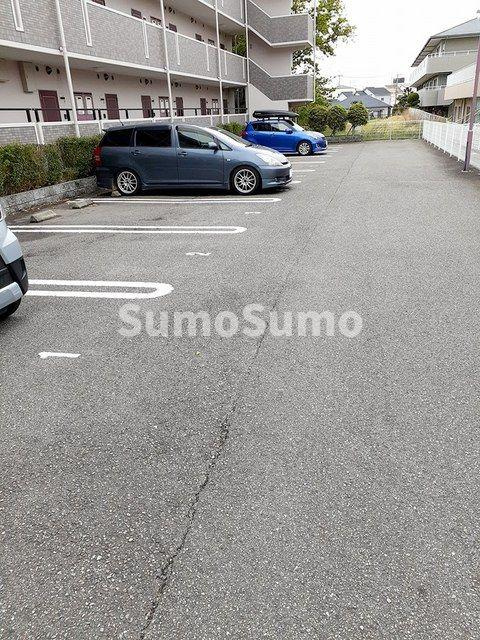 フォレストビューの駐車場