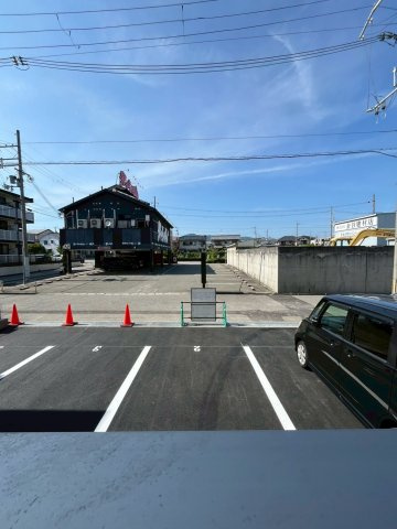 フジパレス宝塚小林Ⅲ番館の駐車場