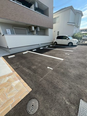 フジパレス宝塚小林Ⅲ番館の駐車場
