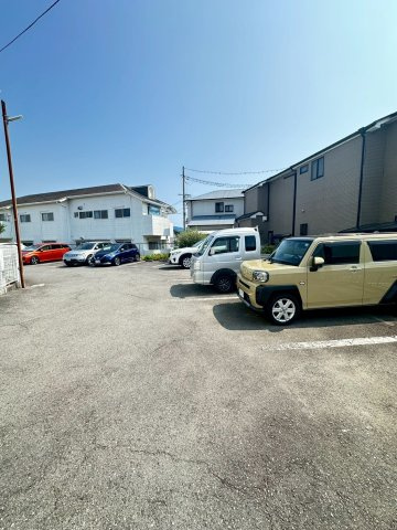 フジハイツの駐車場