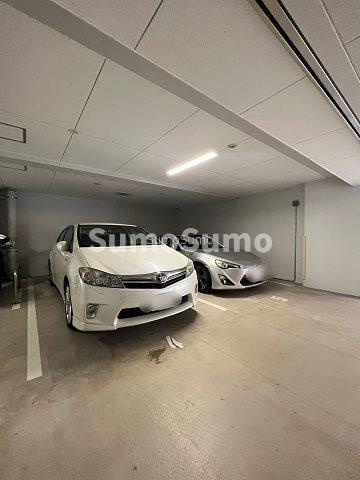 セレニテ難波プリエの駐車場