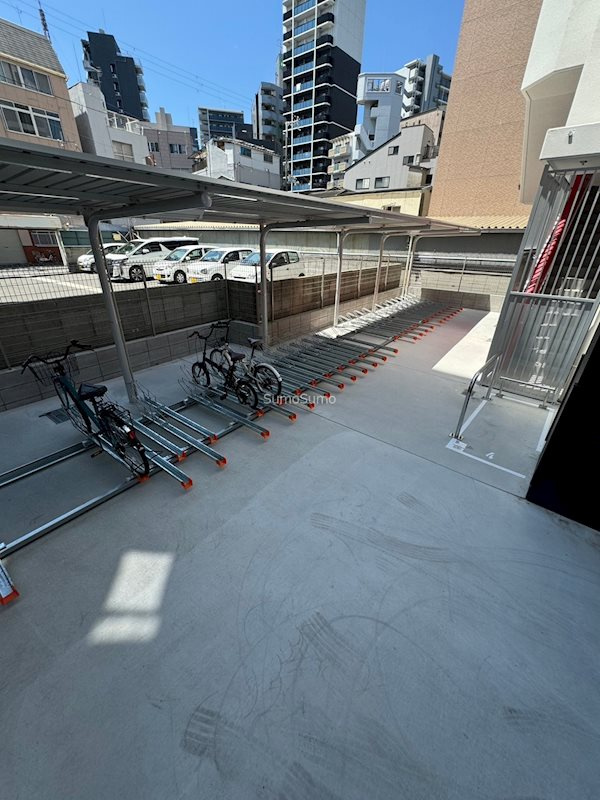 セレニテ難波ミラク壱番館の駐車場