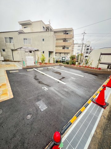 フジパレス宝塚光明町の駐車場