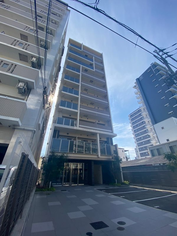 セオリー大阪リバークロスの外観