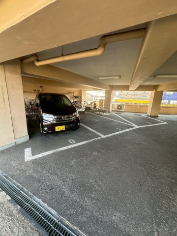 セオコート明石1号棟の駐車場