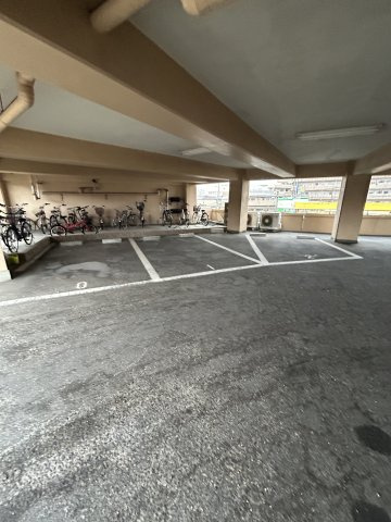 セオコート明石2号棟の駐車場