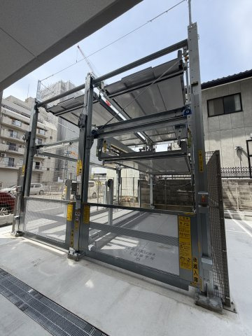 プレリスNEO神戸湊川公園ヴェルトの駐車場