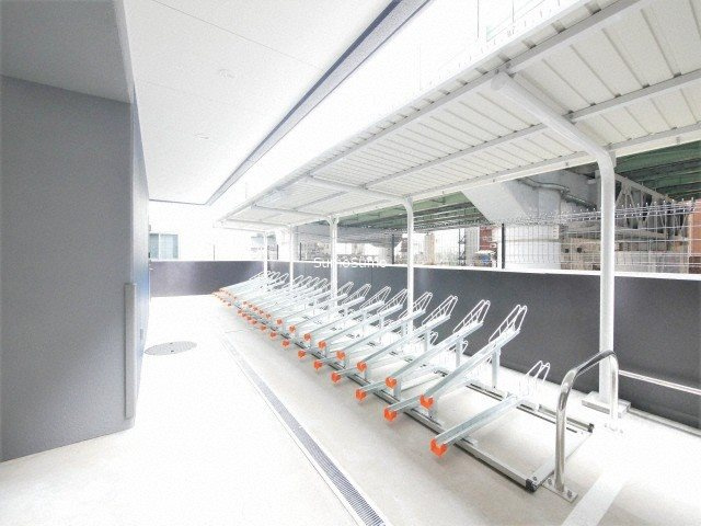 プレサンス堺筋本町センティスの駐車場