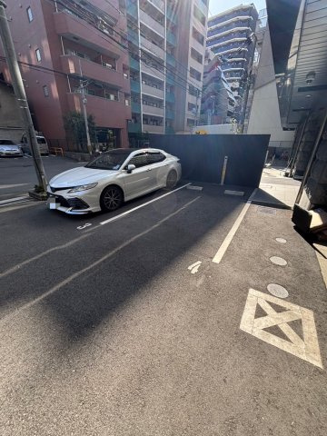 プレサンス堺筋本町センティスの駐車場