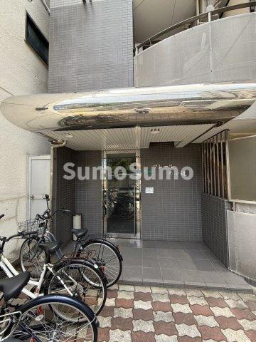 フレール西田辺のエントランス