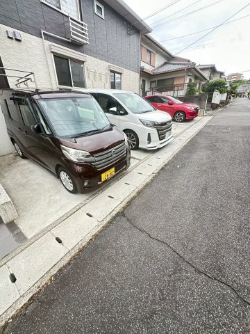 プリメーロ神戸の駐車場