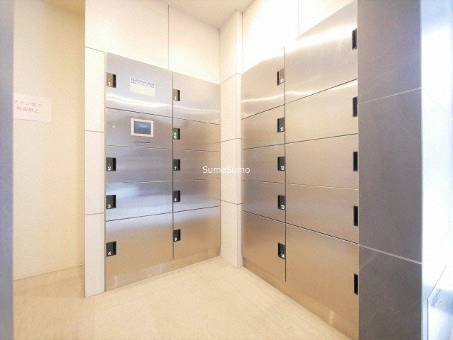 プレサンス堺筋本町センティスのその他共用部分|建物外観を気になさる方へ、見た目の良い物件です