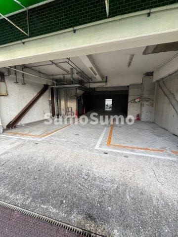 ティーズコート甲南山手の駐車場|車をお持ちの方に嬉しい駐車場付きの物件です