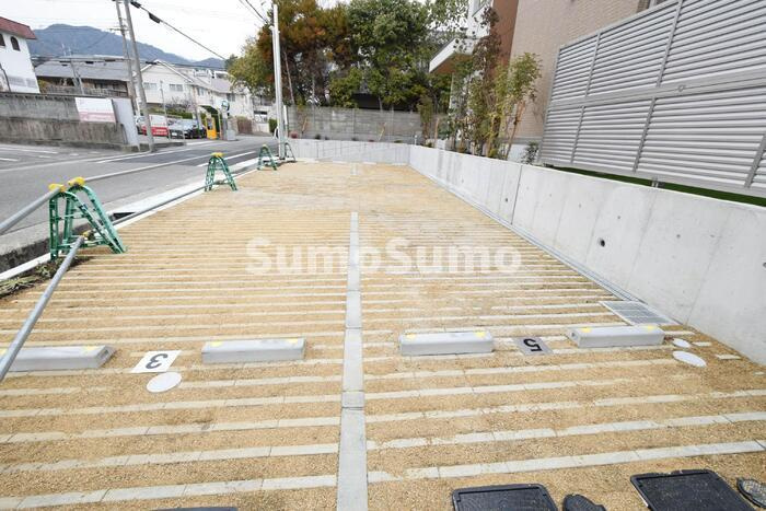 ディアコート芦屋大原町の駐車場