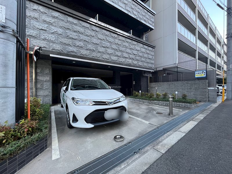プレサンス大阪城公園ネクサスの駐車場