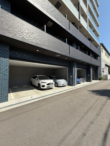 プレサンス四天王寺前夕陽ヶ丘　凛宮の駐車場
