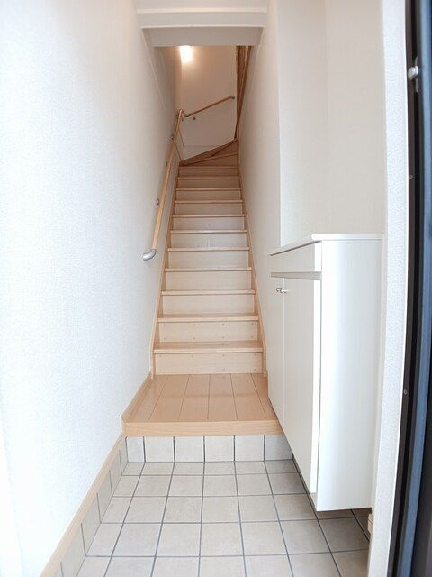 ゾーナ・オヴェストの玄関|明るい玄関です