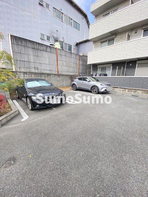 ソラーレ名神町の駐車場