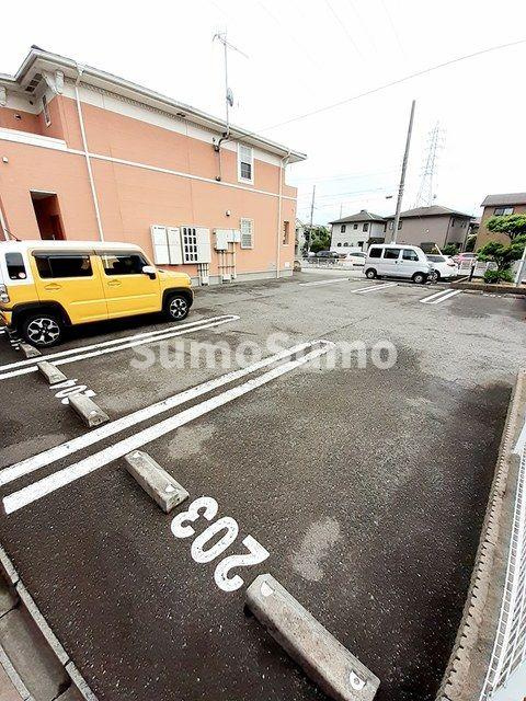 ソレイユ丸塚の駐車場