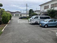ツインスターヴィラの駐車場