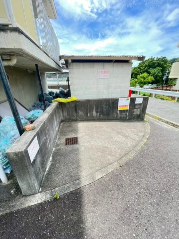 チェリーハイツの駐車場
