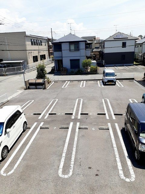 ソレイユⅢ番館の駐車場