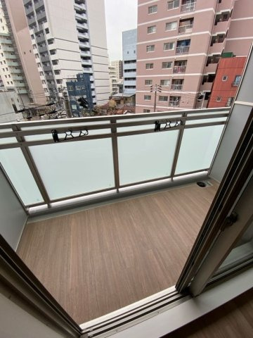 Alivis神戸のバルコニー|外からの目が気にならないバルコニーで洗濯物が干せます