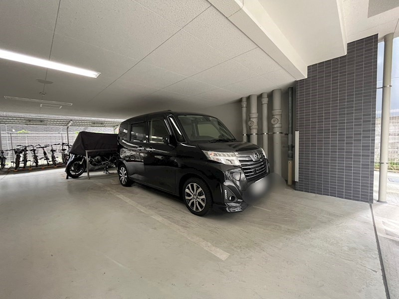 プレサンス京町堀ノースの駐車場