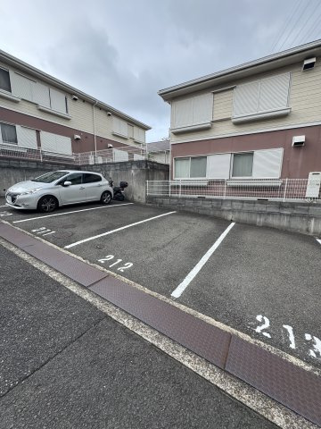 フレグランス南落合Ⅲの駐車場