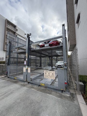 プレサンスロジェ須磨妙法寺桜の杜の駐車場