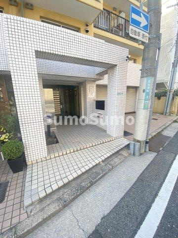 ダイドーメゾン苦楽園のエントランス