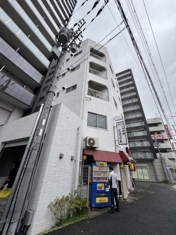 チャンピオン兵庫ビルの外観