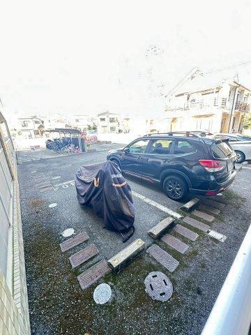 ソル・イ・ソンブラの駐車場