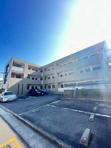 ソル・イ・ソンブラの駐車場